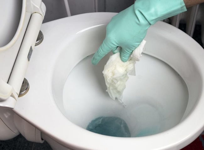 Những dấu hiệu để bạn nhận biết bệ x&iacute; của bạn đang bị nghẹt