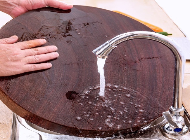 Khử tr&ugrave;ng thớt