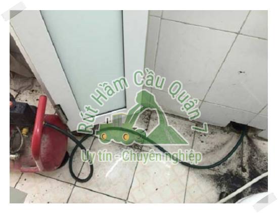 Sử dụng điện thủy động làm sạch chất cặn bả trong ống nước sinh hoạt