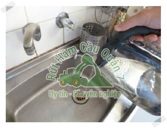 D&ugrave;ng nước n&oacute;ng xử l&yacute; tắc nghẽn