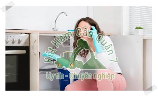 Nh&acirc;n vi&ecirc;n l&agrave;m việc chuy&ecirc;n nghiệp